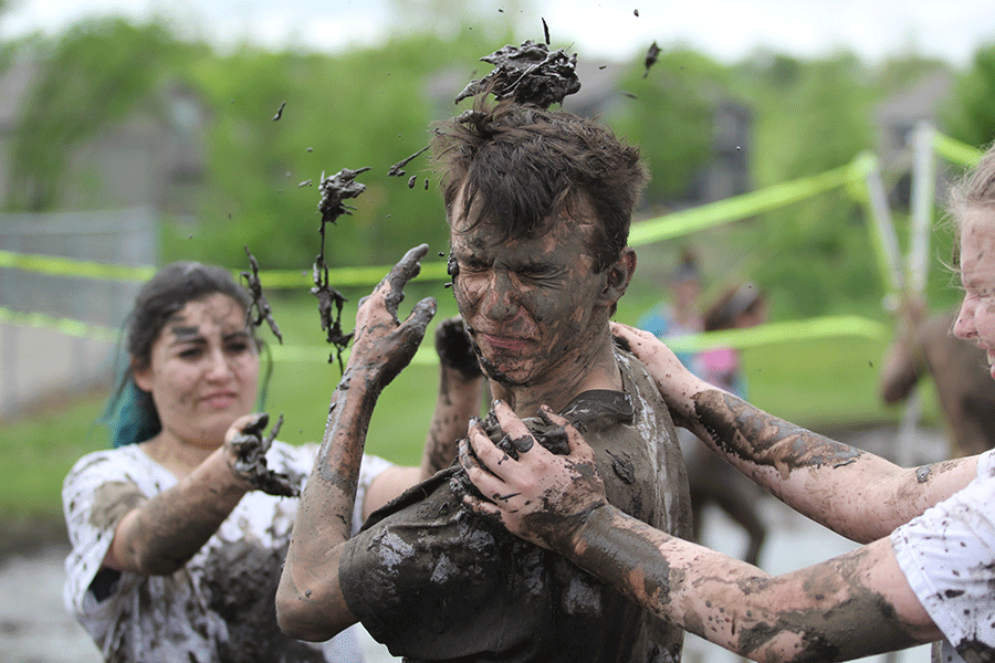 Photo Gallery: Mud Volleyball Tournament: May 9 – Mill Valley News