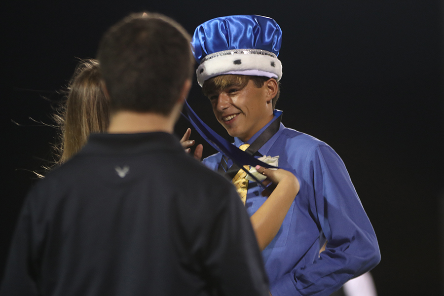 Mill Valley News Homecoming King And Queen Crowned At Halftime Of Football Game