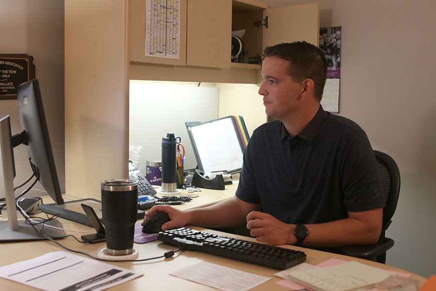 Counseling office deals with lack of windows and air conditioning problems