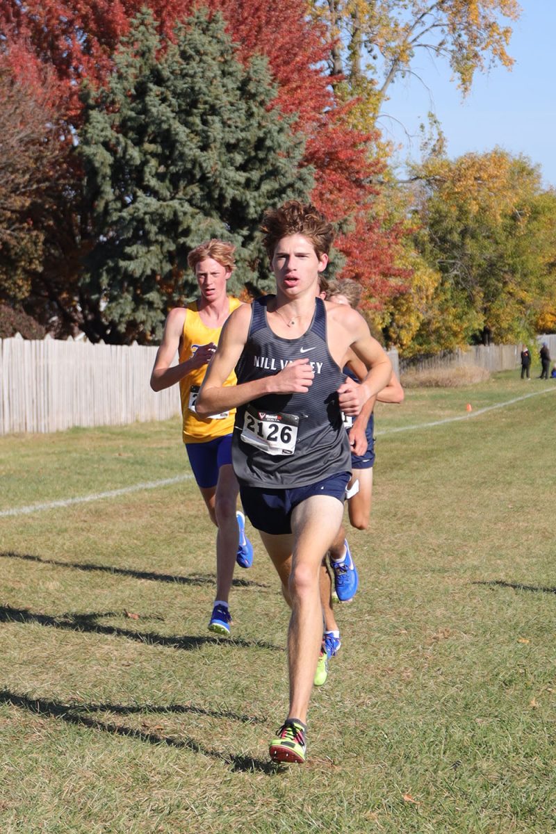 With his eyes up, senior Dalamar Read pushes through the race.