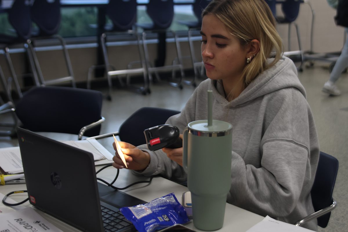 With the scanner, junior Claire Cooper scans a donor’s ID.
