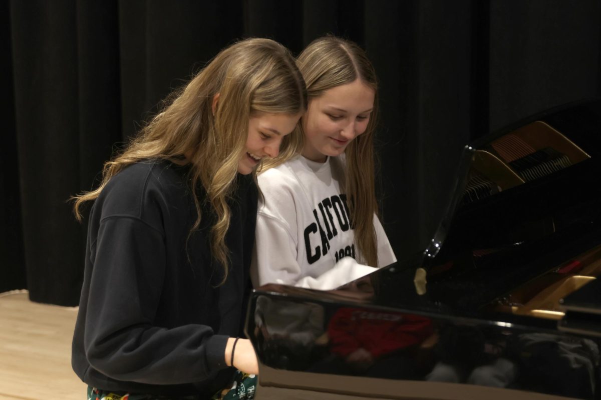 Working together, sophomores Kenna Long and Gracyn Schreiber play a duet. 